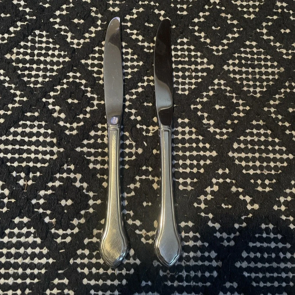 2 Oneida Rogers Deluxe SUMMER MIST/AUTUMN GLOW Stainless 8 7/8